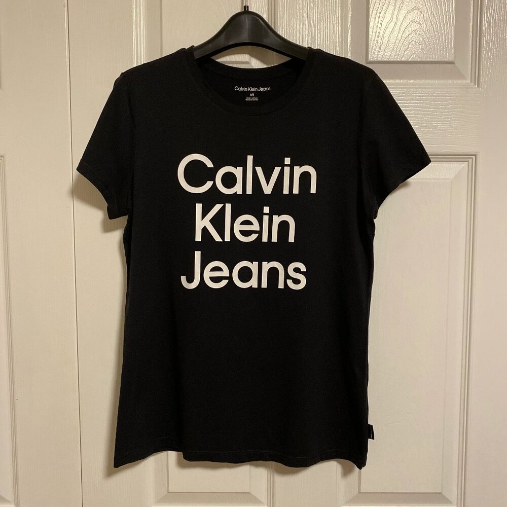 Calvin Klein Women's T-Shirt - Large